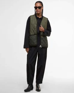 Gilet over Barbour modello Klara in tessuto trapuntato a onde con profili in velluto e interno effetto orsetto