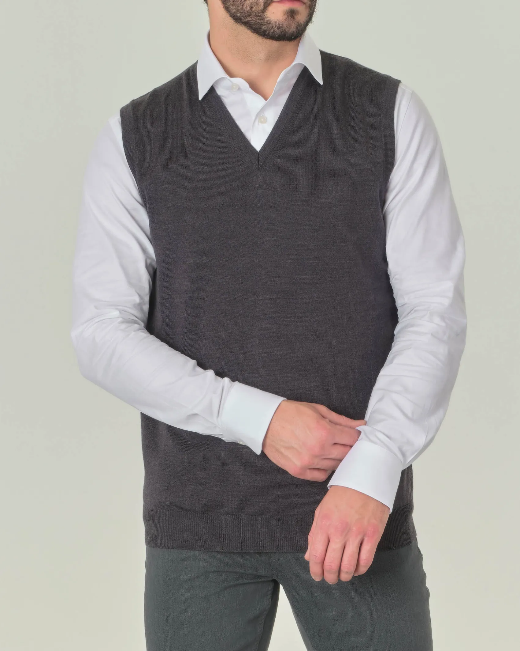 Gilet Pellizzari antracite in pura lana merino con scollo a V