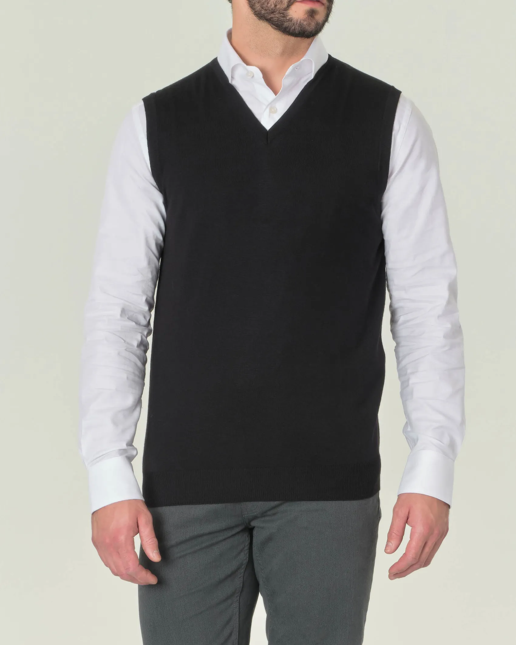 Gilet Pellizzari nero in pura lana merino con scollo a V