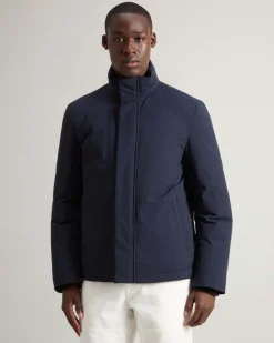 Giubbino blu Woolrich in tessuto stretch imbottito in piuma con cappuccio staccabile