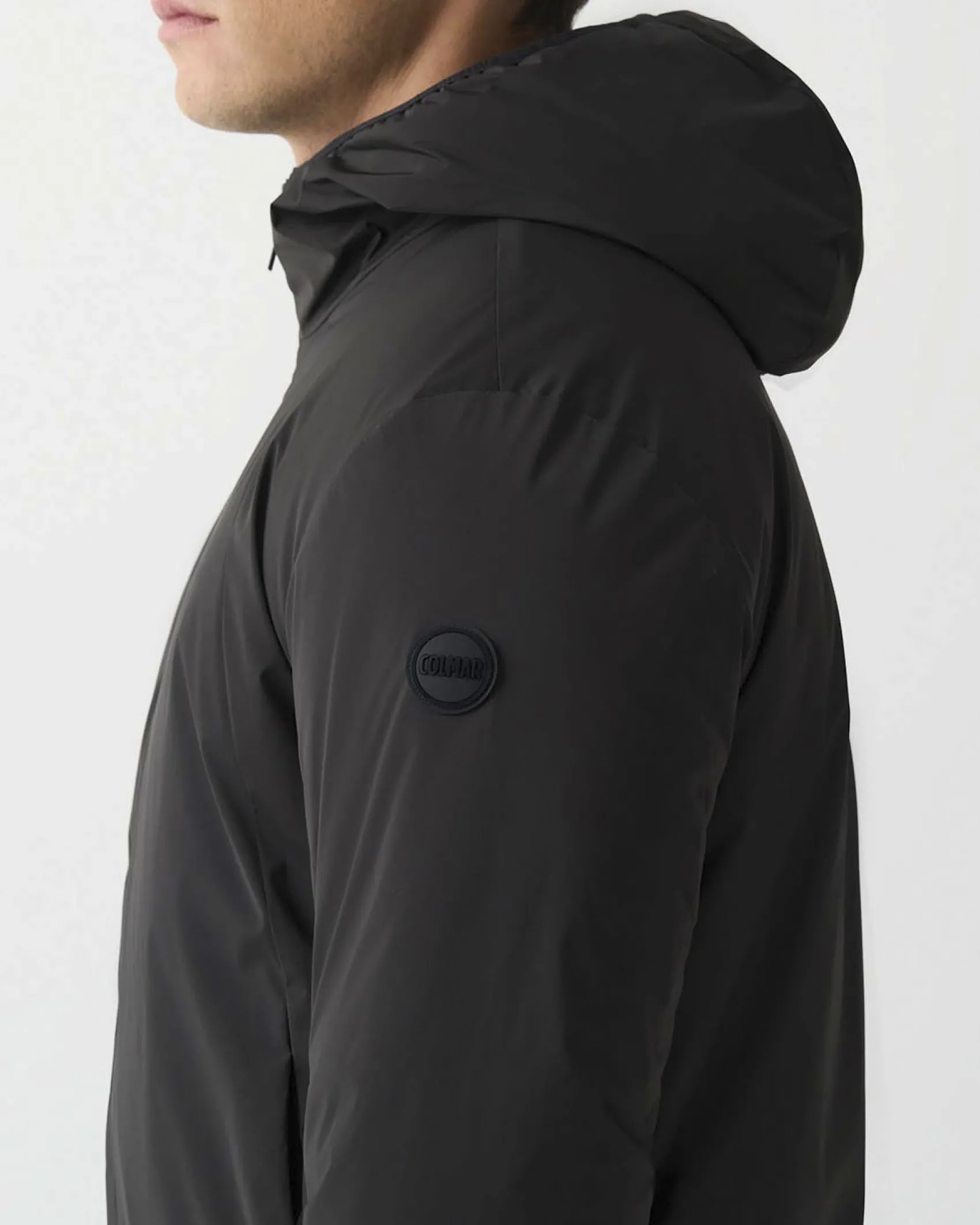 Giubbino Colmar Originals nero in nylon stretch opaco con cappuccio fisso