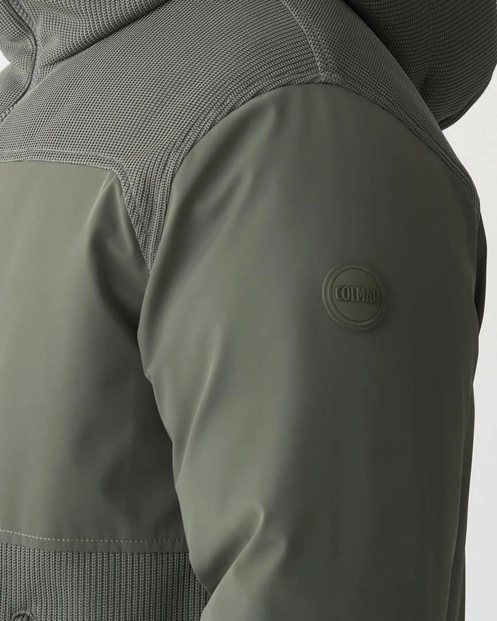 Giubbino Colmar Originals verde militare bi-tessuto con cappuccio e inserti su spalle e tasche in tecno maglia