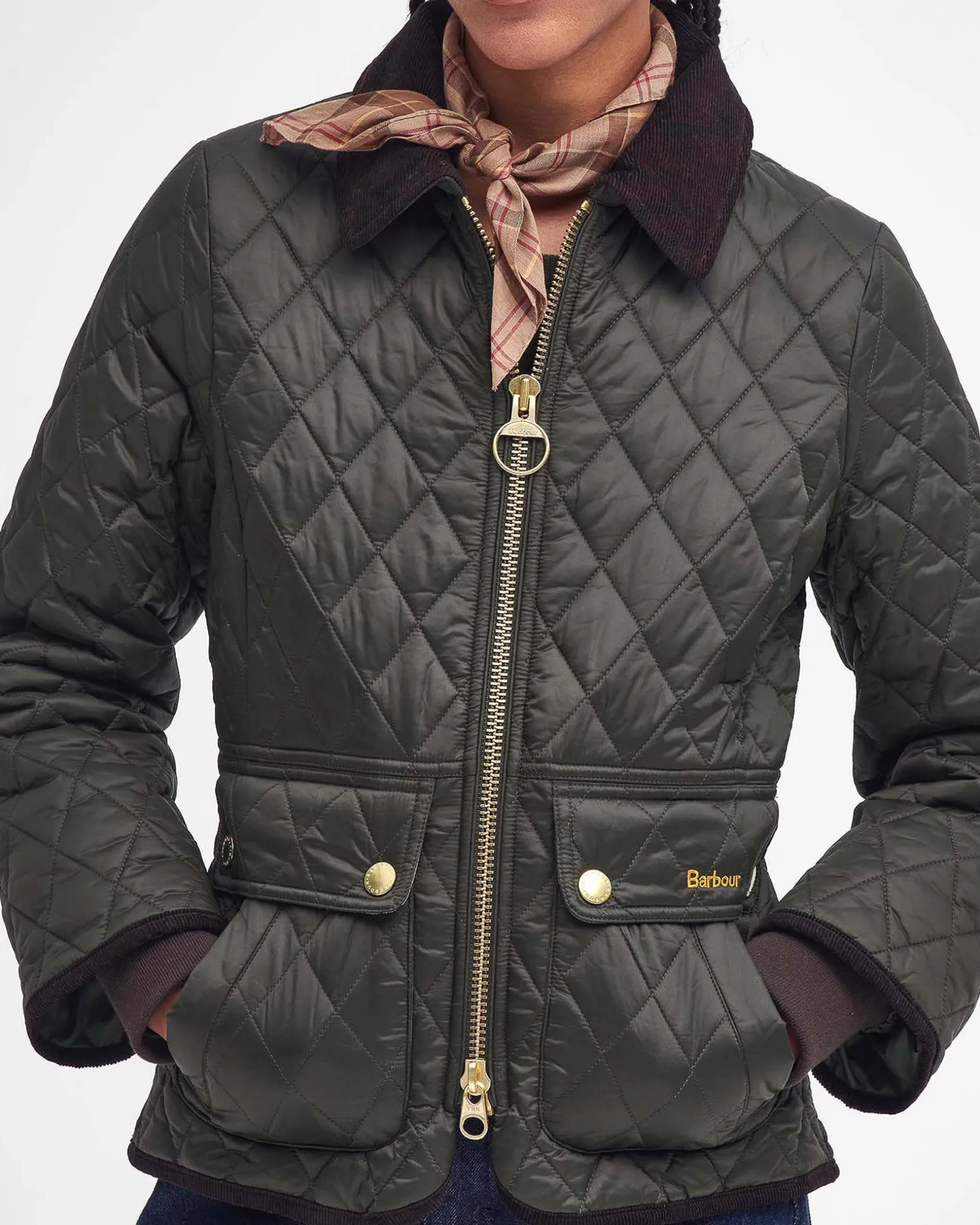 Giubbino sfiancato verde in nylon trapuntato con colletto marrone a costine
