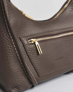 Hobo bag color testa moro Visonà misura piccola in pelle martellata con impunture e cuciture a rilievo