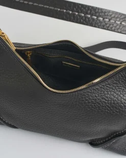 Hobo bag nera Visonà misura piccola in pelle martellata con impunture e cuciture a rilievo