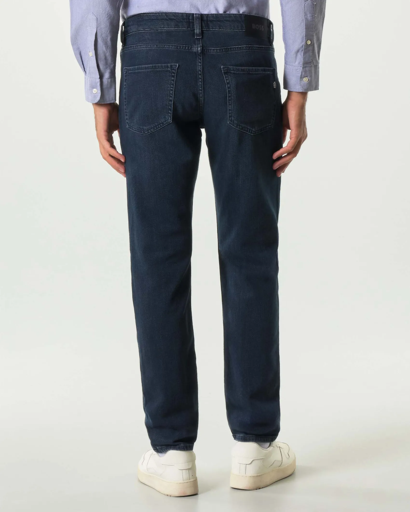 Jeans Boss Delaware slim-fit in cotone lavaggio scuro blu-black con leggere baffature