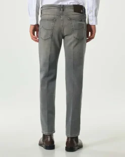 Jeans Jacob Cohen Scott carrot-fit in cotone stretch lavaggio grigio stone washed con sabbiature