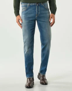 Jeans Jacob Cohen Scott carrot-fit in cotone stretch lavaggio chiaro stone washed con micro abrasioni