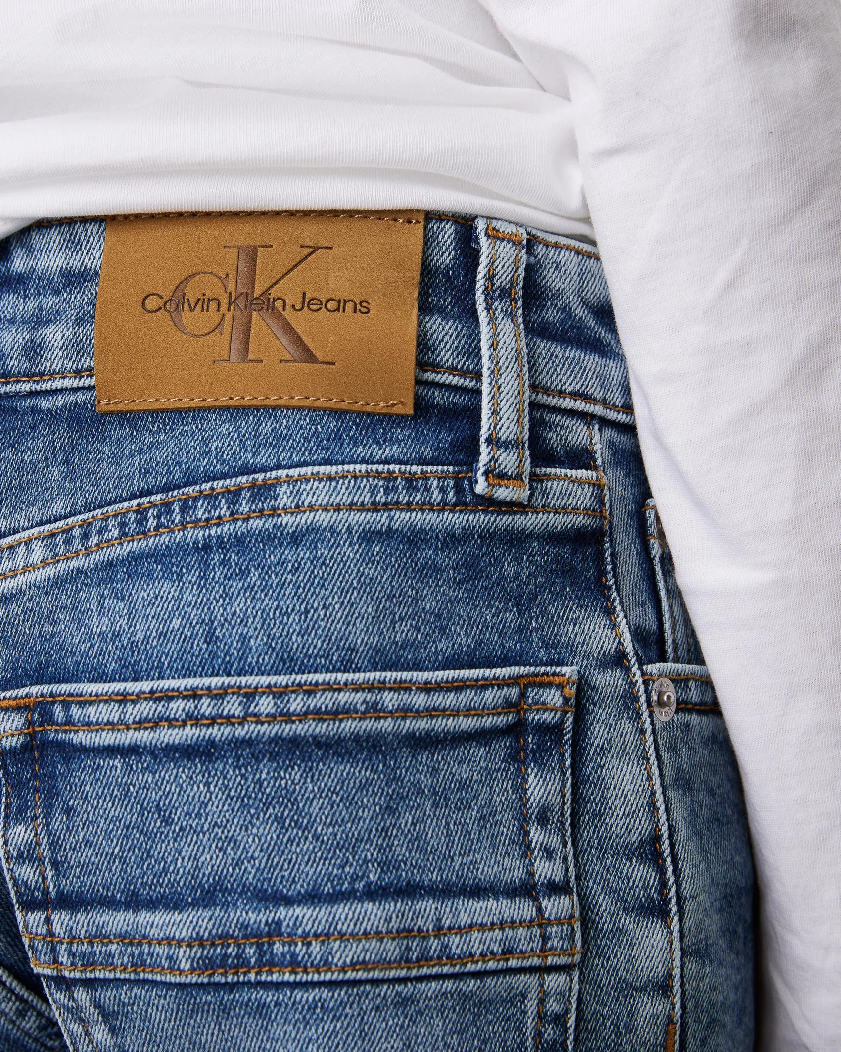 Jeans straight Calvin Klein a lavaggio chiaro stone washed in cotone stretch