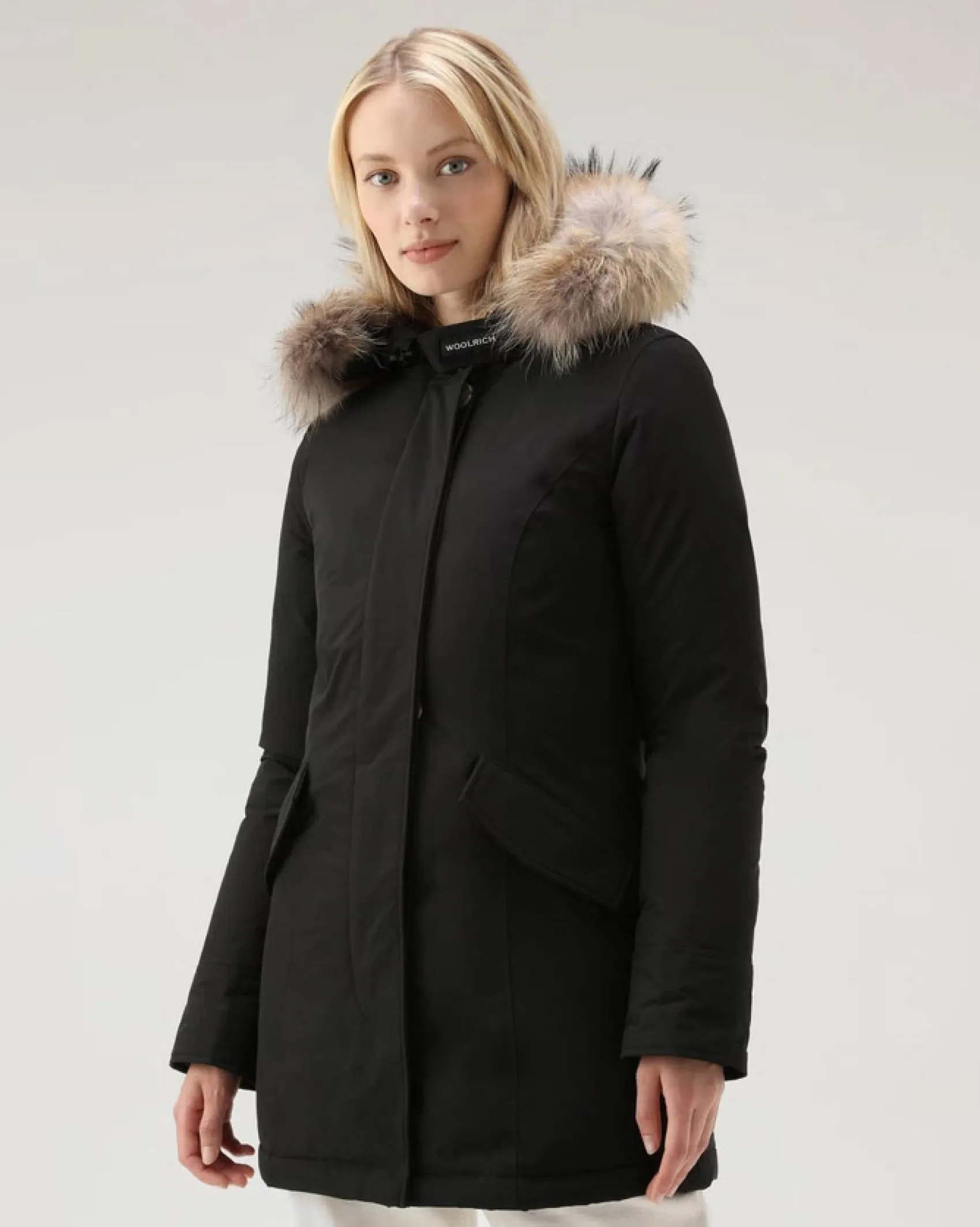 Luxury Arctic Parka nero imbottito in piuma naturale e cappuccio con profilo in pelliccia removibile