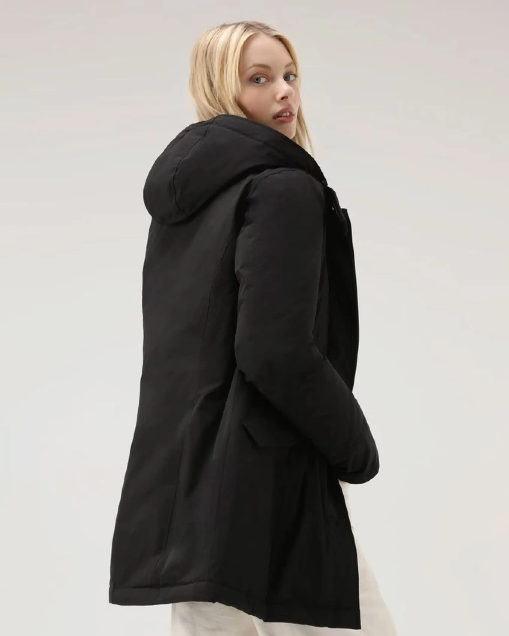Luxury Arctic Parka nero imbottito in piuma naturale e cappuccio con profilo in pelliccia removibile