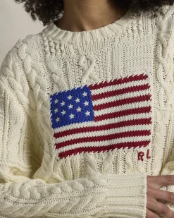 Maglia avorio in cotone a trecce con bandiera americana jacquard sul davanti
