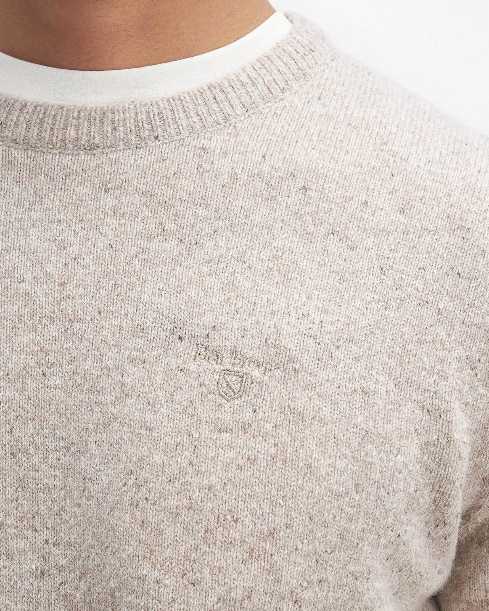 Maglia Barbour girocollo Tisbury beige in misto lana e seta effetto bottonato