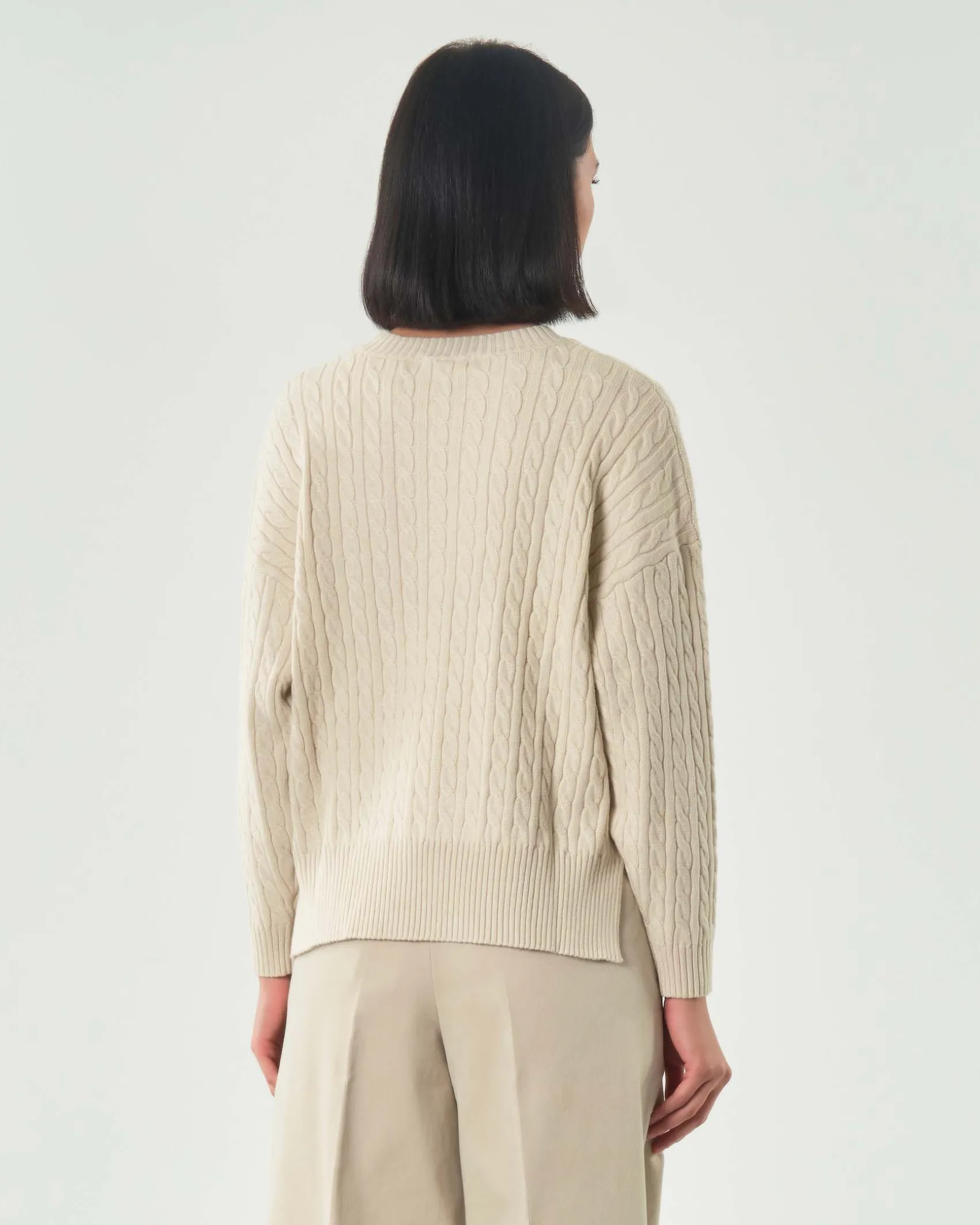 Maglia beige Hlo! in misto viscosa a trecce con spacchetti laterali al fondo