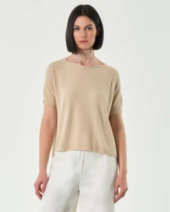 Maglia beige in misto viscosa a maniche corte con spacchetto sul fondo posteriore