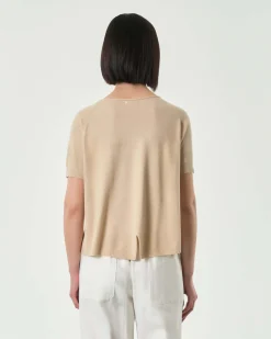 Maglia beige in misto viscosa a maniche corte con spacchetto sul fondo posteriore