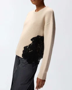 Maglia beige Pinko in lana a coste con scollo a giro e inserti in pizzo neri sul fianco e sulla manica