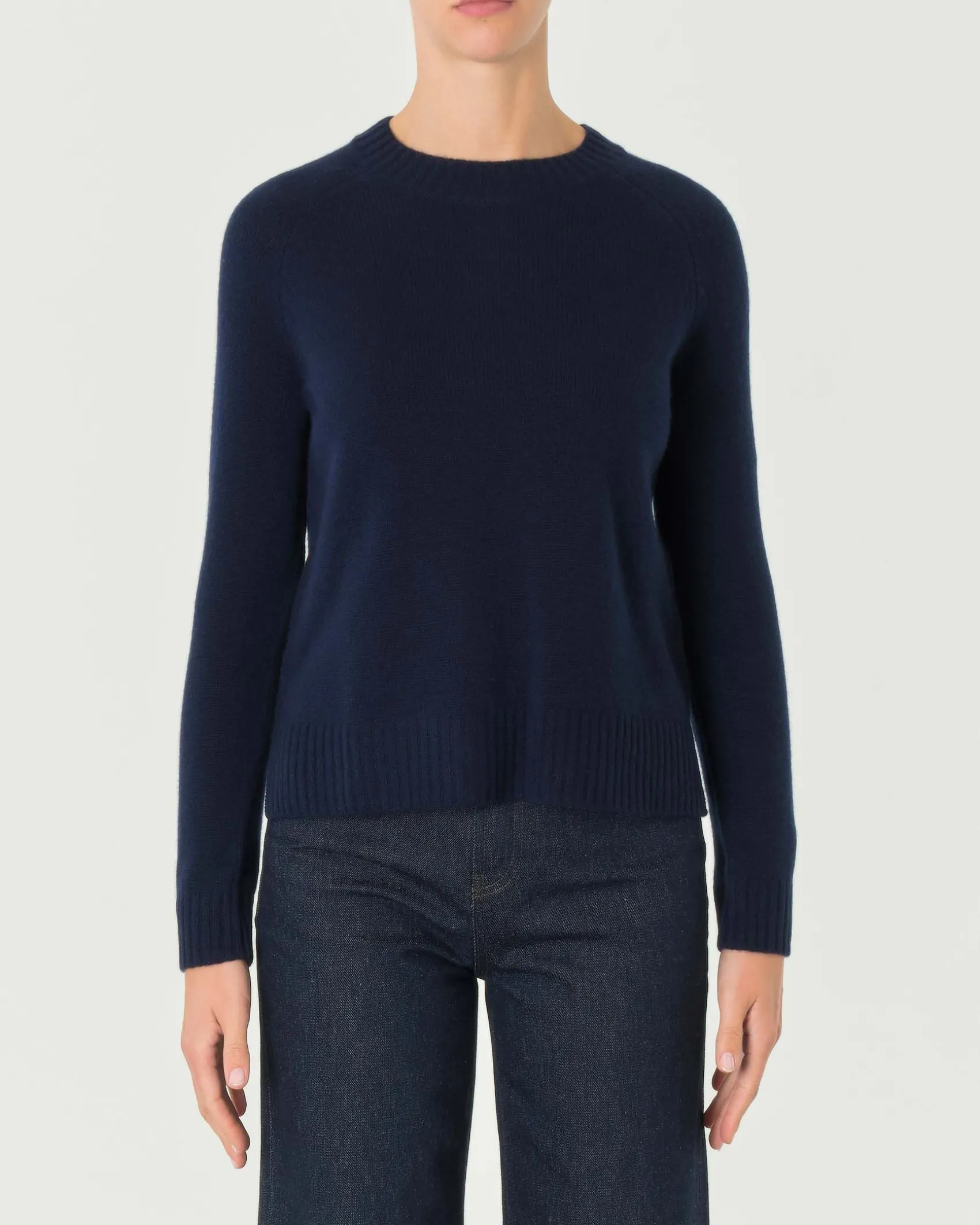 Maglia blu in cashmere con scollo tondo e spacchetti laterali