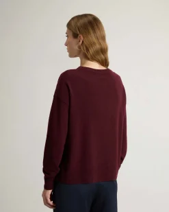 Maglia bordeaux Woolrich in lana e cashmere dalla linea boxy con scollo tondo
