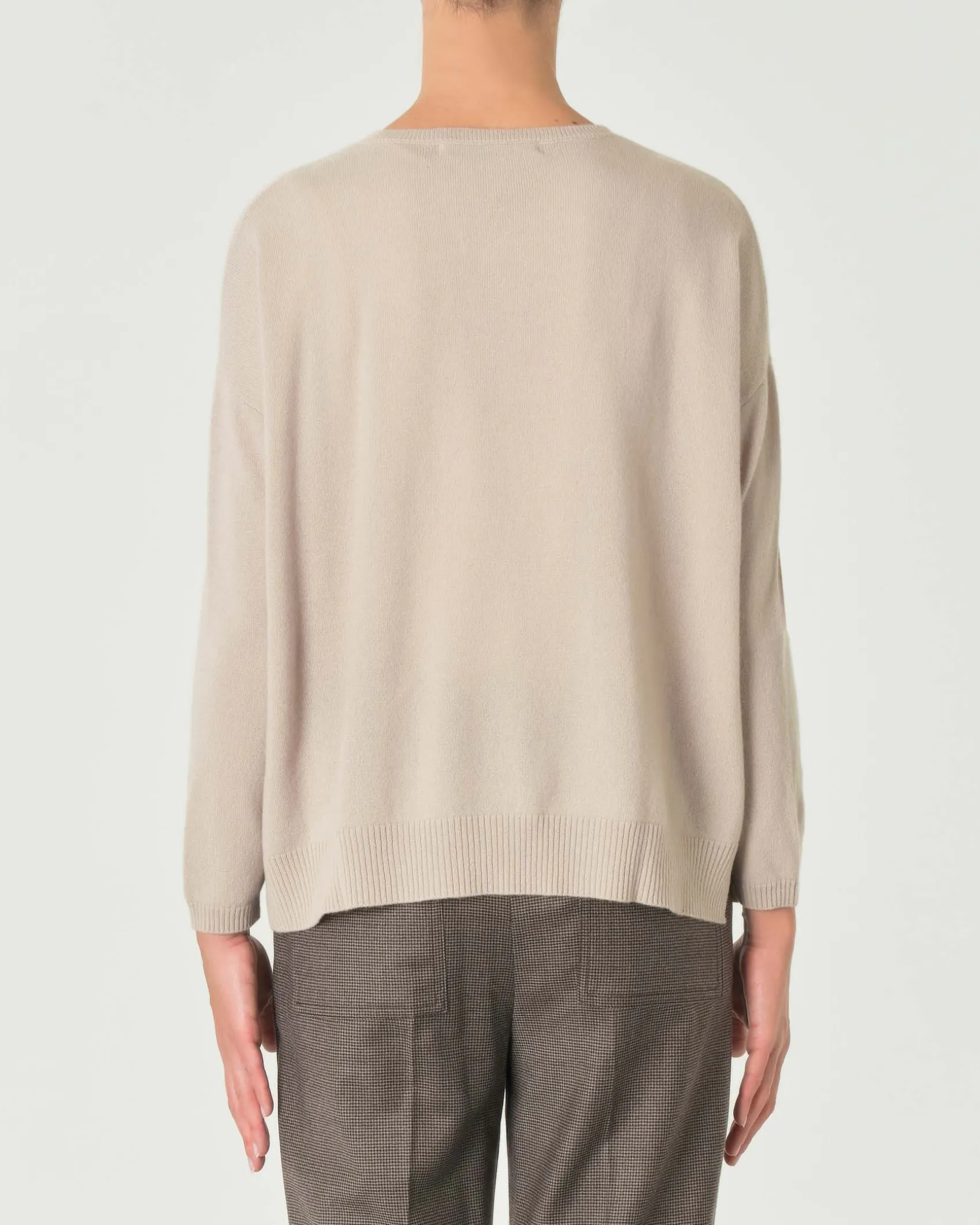 Maglia boxy beige in puro cashmere con scollo a V