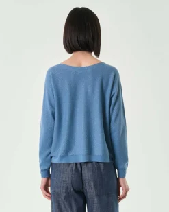 Maglia color avio in misto viscosa con inserti in lurex oro e scollo a barchetta