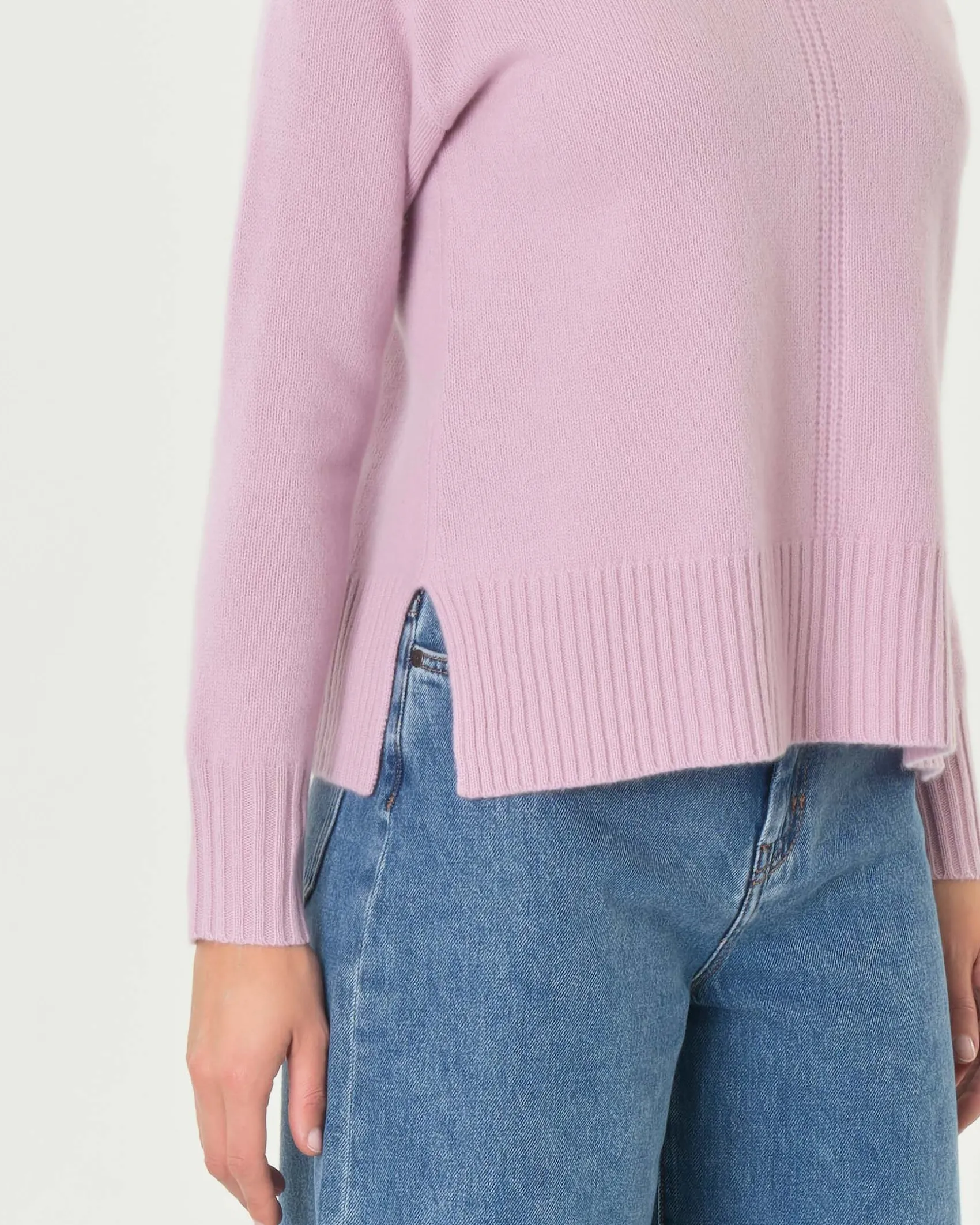 Maglia color cipria in pura lana con lavorazione cardata verticale