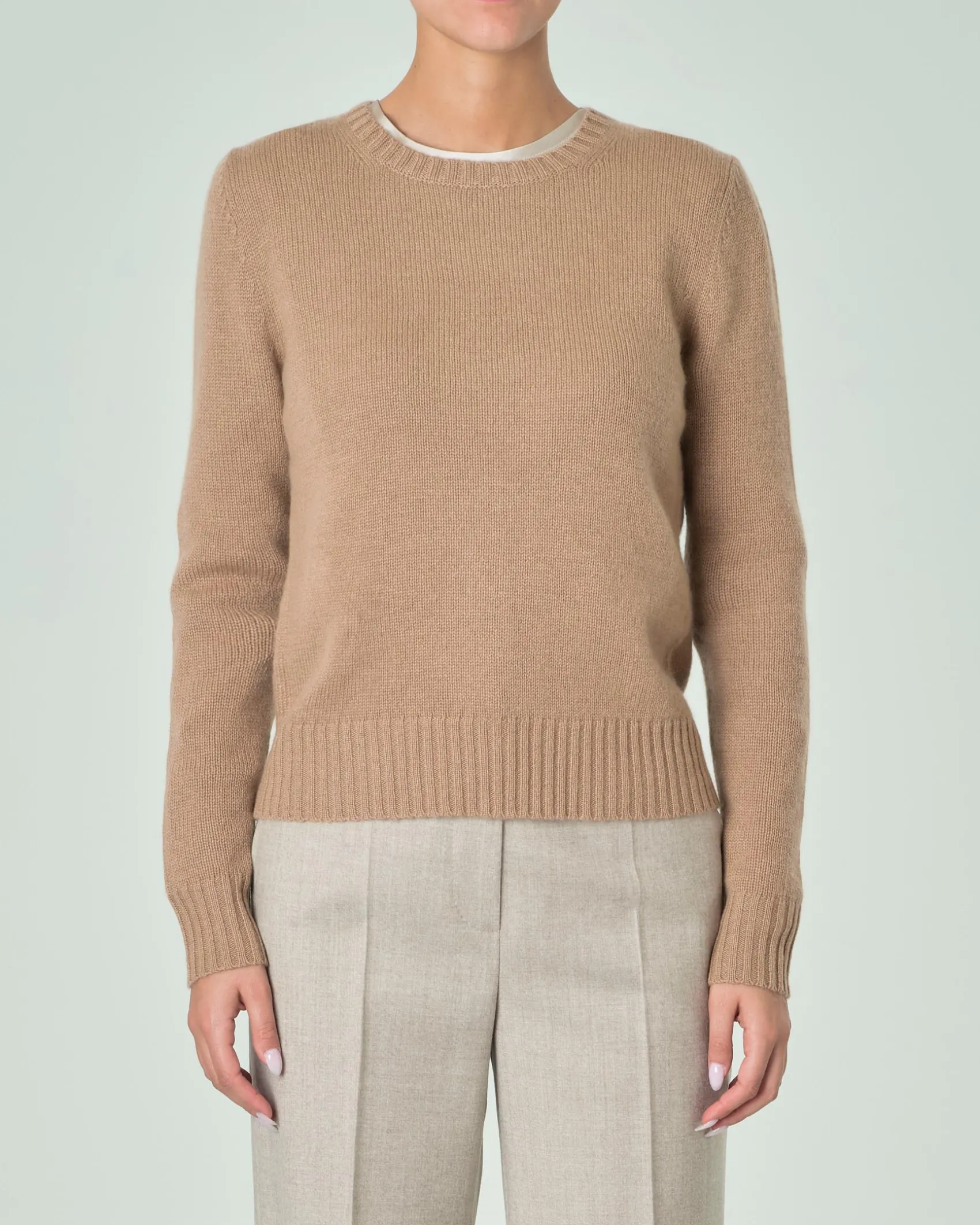 Maglia girocollo in puro cashmere color cammello