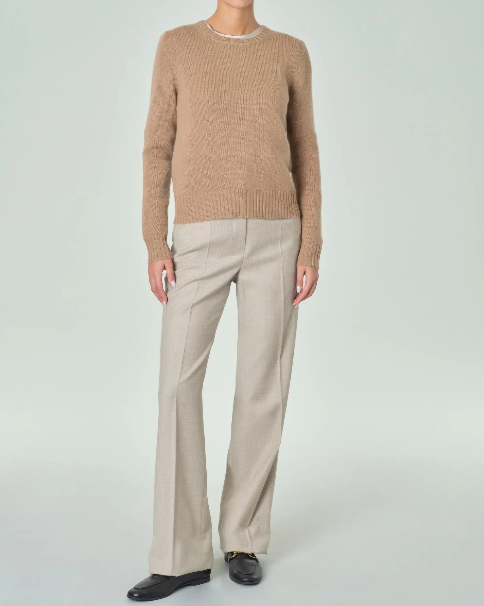 Maglia girocollo in puro cashmere color cammello
