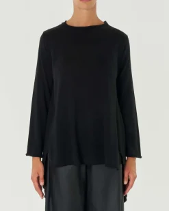 Maglia girocollo nero ampia in lana merino con fondo più lungo a punte sul retro