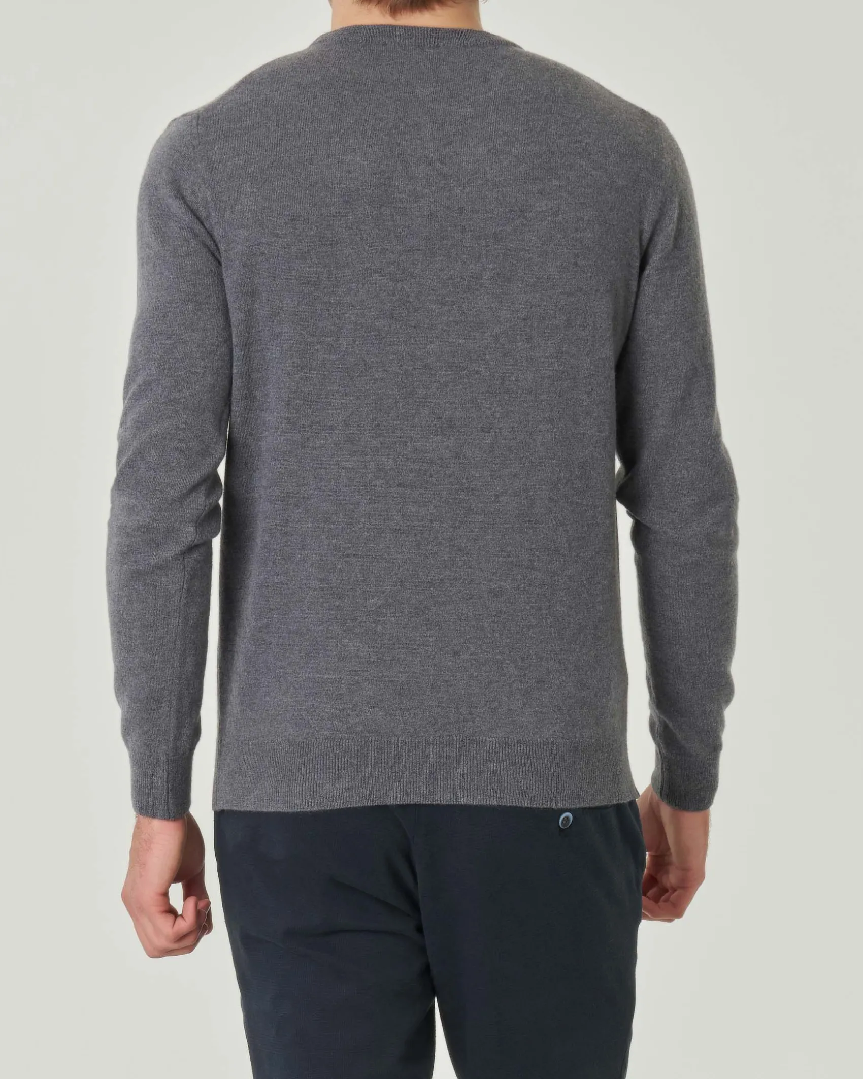 Maglia girocollo Pellizzari grigio antracite in misto lana e cachemire finezza 12