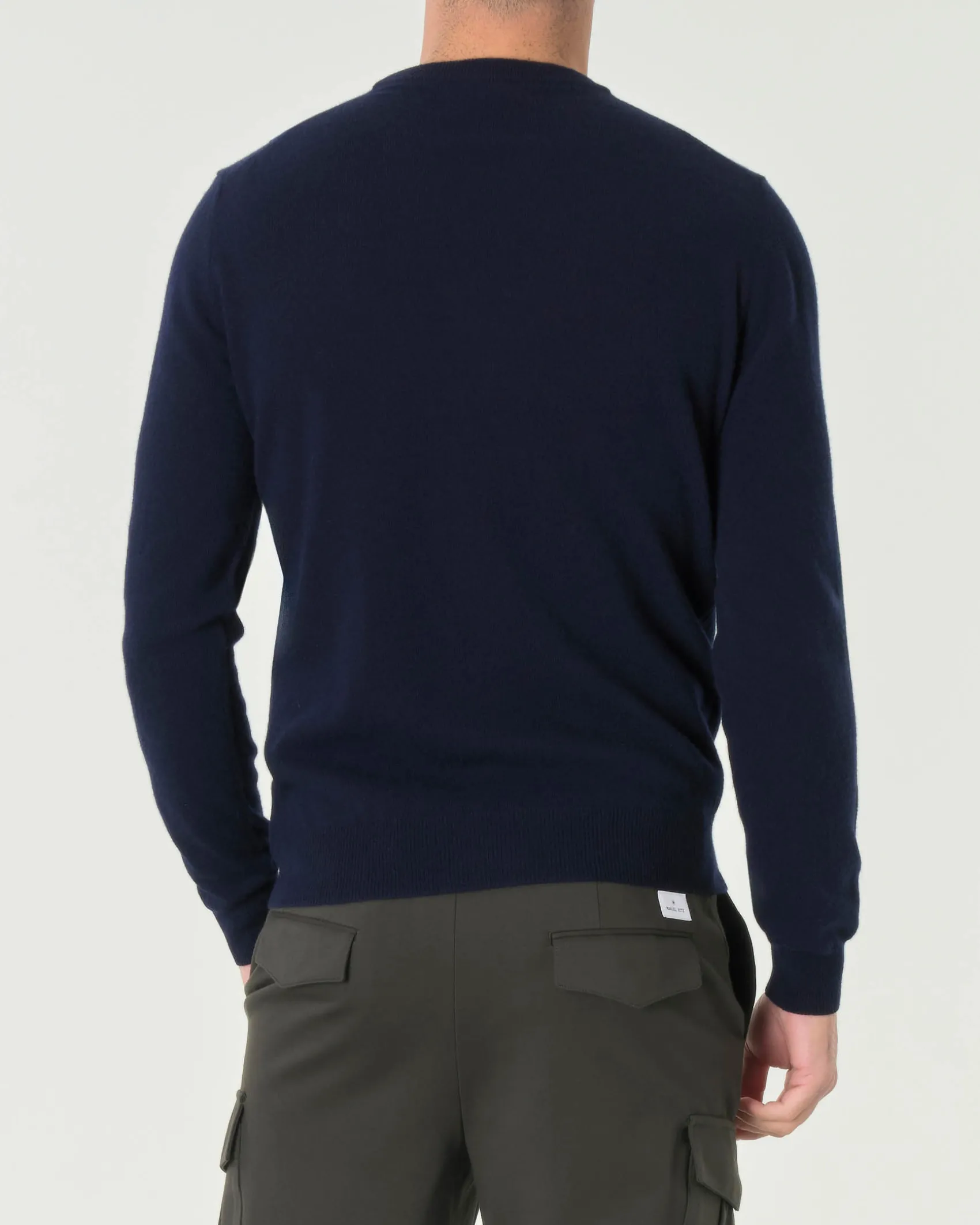 Maglia girocollo Woolrich blu navy in lambswool di pura lana con logo ricamato sul polso
