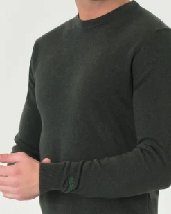 Maglia girocollo Woolrich verde militare in lambswool di pura lana con logo ricamato sul polso