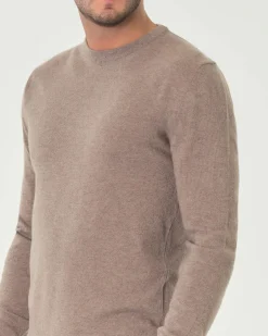 Maglia girocollo Woolrich color noce in lambswool di pura lana con logo ricamato sul polso