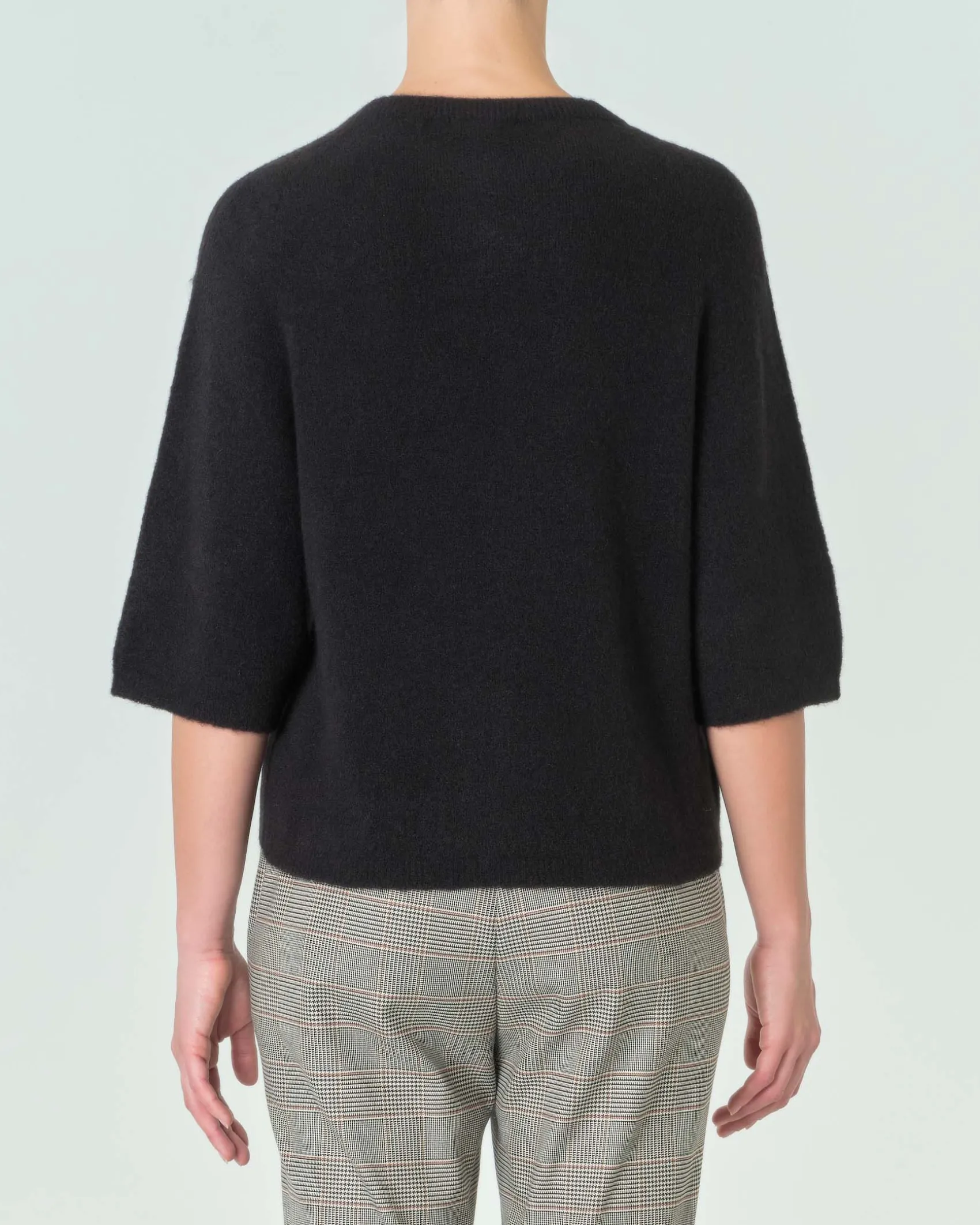 Maglia nera in misto alpaca con scollo tondo e maniche ampie a tre quarti