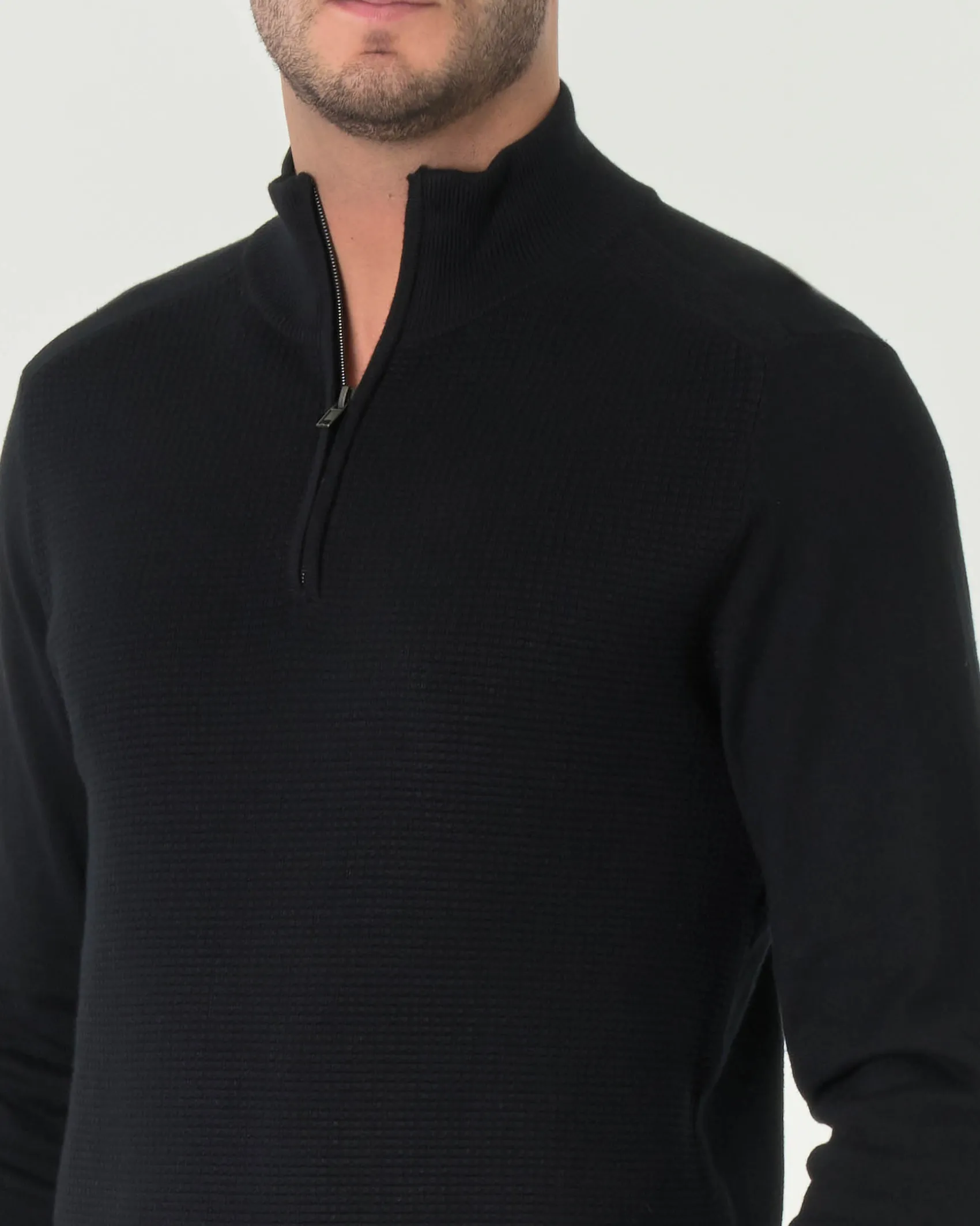 Maglia Paul Baker nera in viscosa a collo alto con apertura a mezza zip e pannello frontale micro armatura