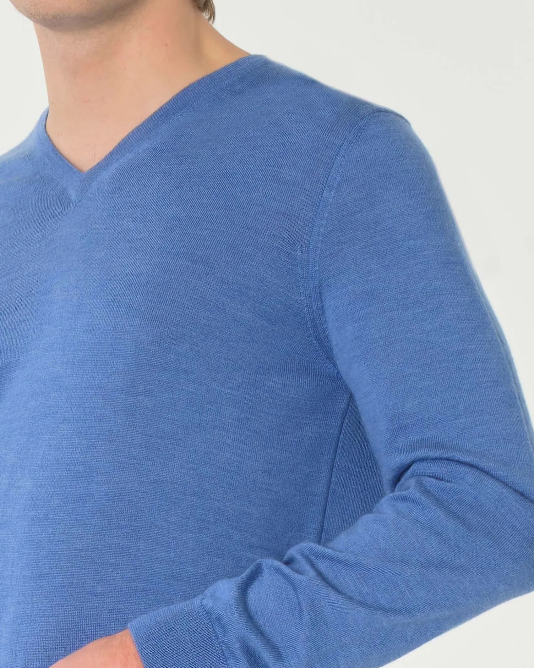 Maglia Pellizzari celeste con scollo a V in pura lana merino