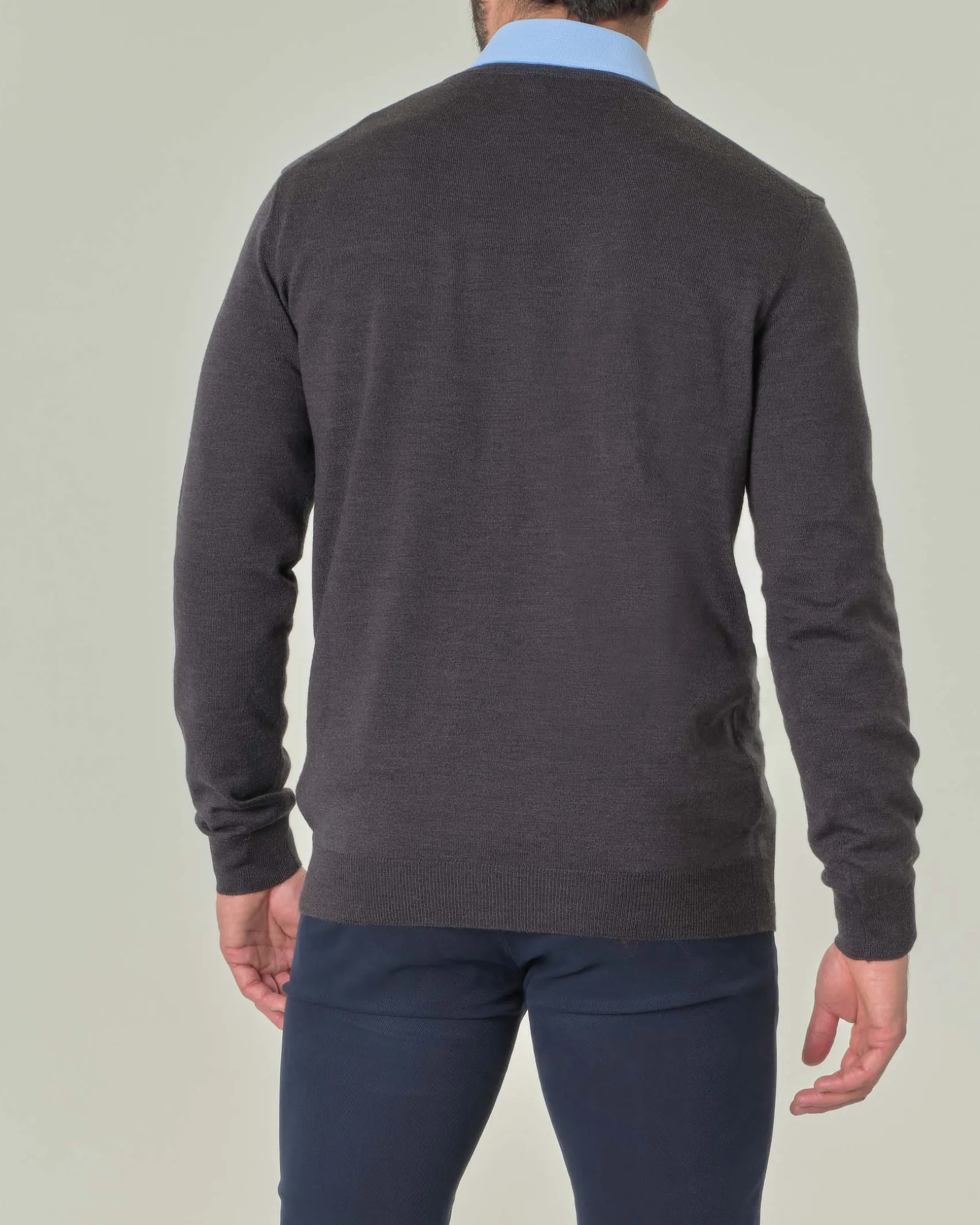 Maglia Pellizzari con scollo a V grigio antracite in pura lana merino