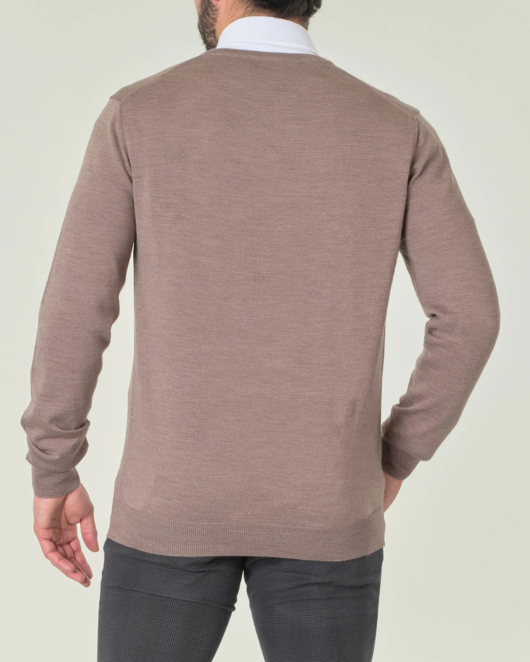Maglia Pellizzari con scollo a V color tortora in pura lana merino