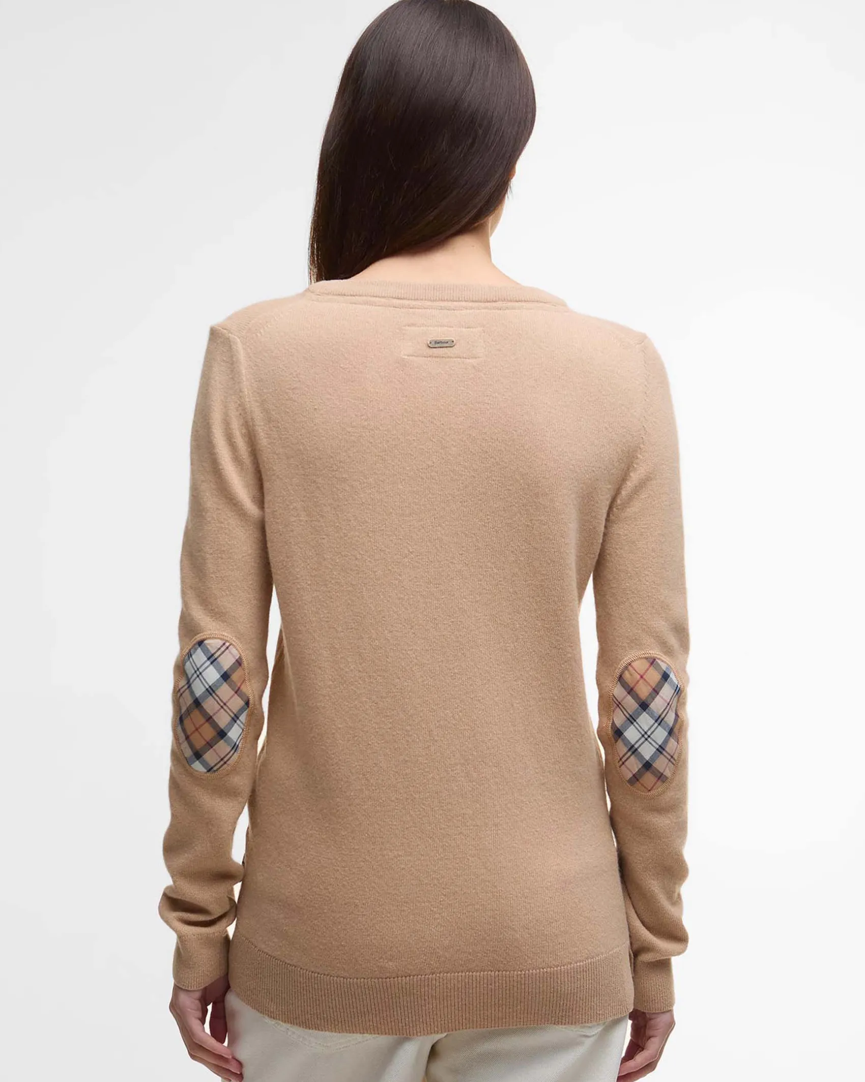 Maglia Pendle Barbour color cammello in lana e cotone con scollo a giro e toppe sui gomiti a fantasia tartan a contrasto