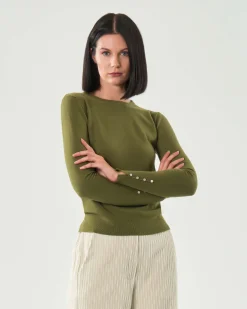 Maglia verde militare Hlo! in misto viscosa con polsini alti lavorati a costine con bottoncini in metallo satinato