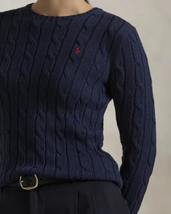 Maglioncino blu in cotone lavorazione a trecce con logo rosso ricamato sul petto