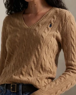 Maglioncino color cammello Polo Ralph Lauren in lana e cashmere a trecce con scollo a V e logo ricamato sul petto