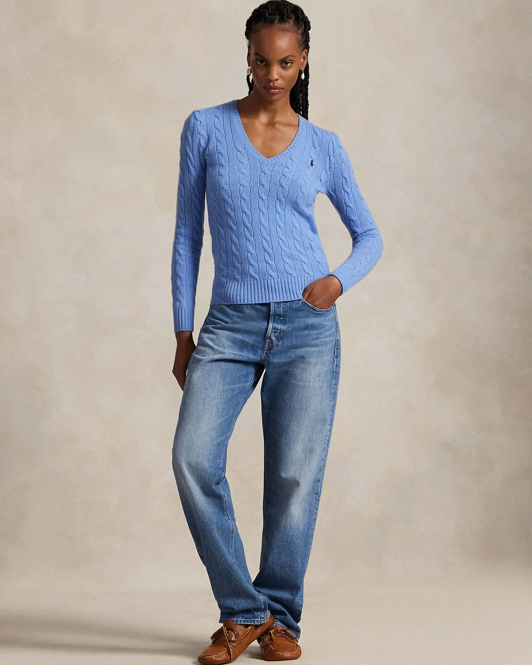 Maglioncino color pervinca Polo Ralph Lauren in lana e cashmere a trecce con scollo a V e logo ricamato sul petto