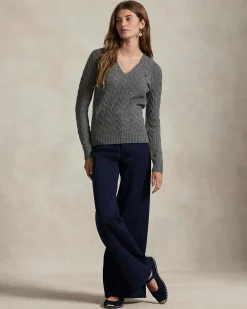 Maglioncino grigio Polo Ralph Lauren in lana e cashmere a trecce con scollo a V e logo ricamato sul petto