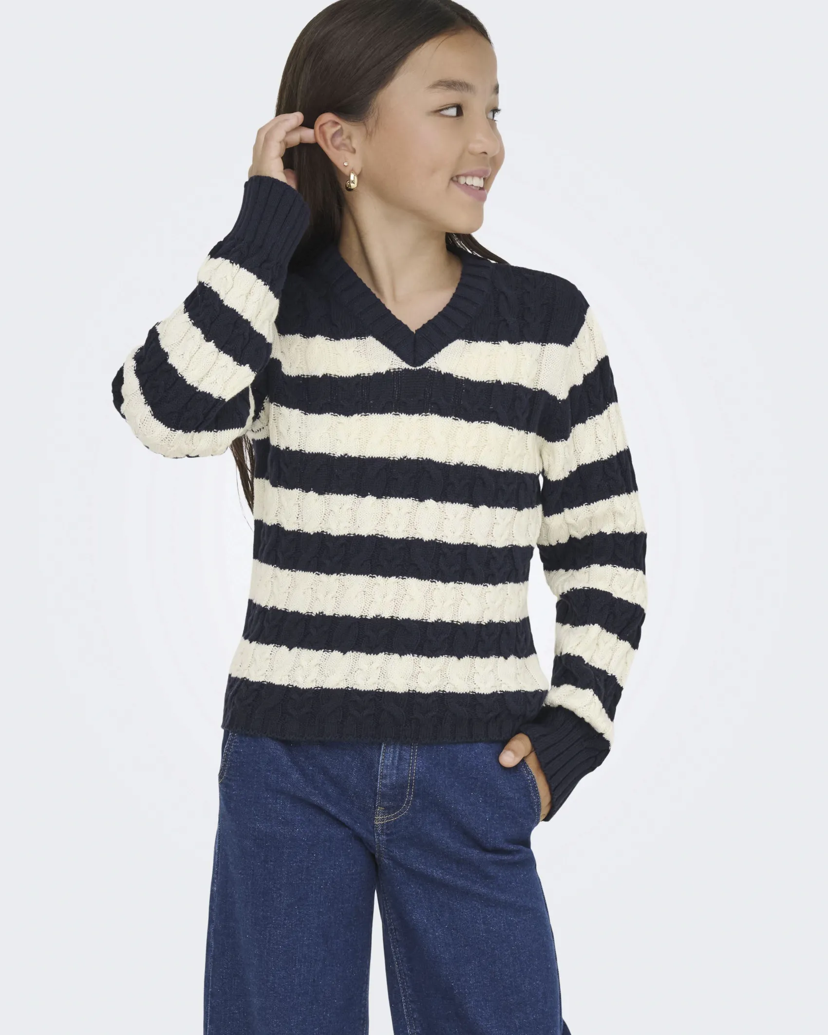 Maglioncino Kids Only a righe blu e avorio con scollo a V