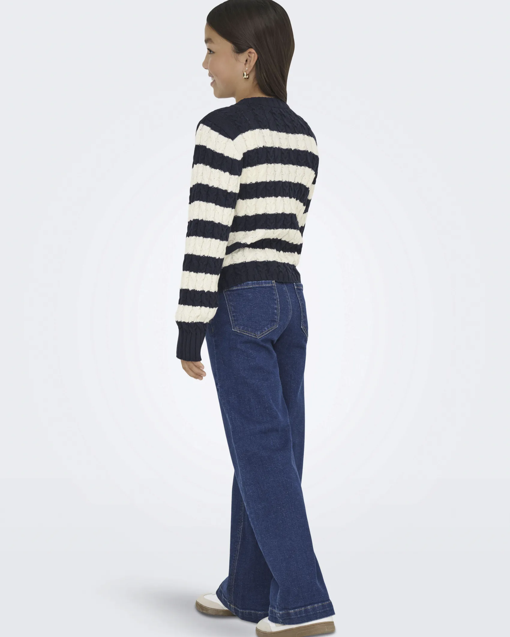 Maglioncino Kids Only a righe blu e avorio con scollo a V
