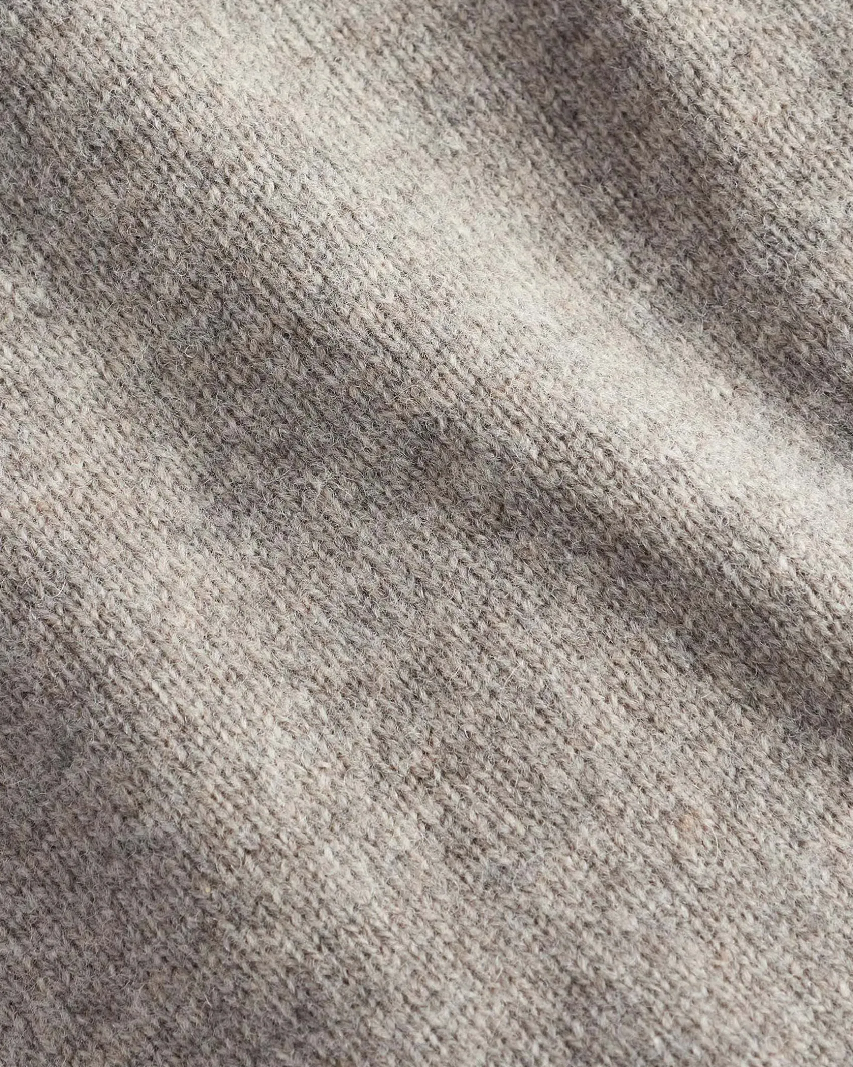 Maglione Barbour beige in pura lana con doppia chiusura zip e bottoni