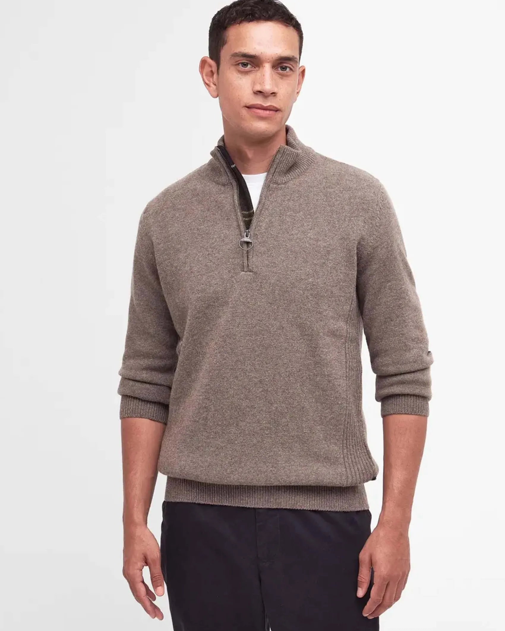 Maglione Barbour color noce in pura lana con apertura a mezza zip