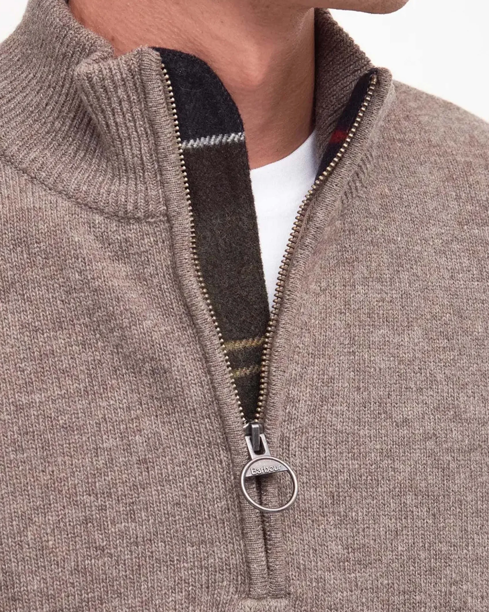 Maglione Barbour color noce in pura lana con apertura a mezza zip