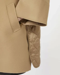 Mantella color cammello Weekend Max Mara in doppio drap di pura lana con restro imbottito e trapuntato